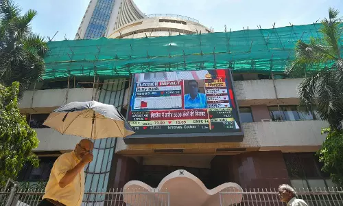 सेंसेक्स, निफ्टी हल्की गिरावट के साथ बंद, मिडकैप शेयरों में रही तेजी