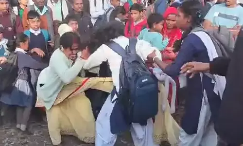 पति का ध्यान भटका, छात्रा के साथ अफेयर, पत्नी ने उतार दी आशिकी का भूत पति का ध्यान भटका, छात्रा के साथ अफेयर, पत्नी ने उतार दी आशिकी का भूत
