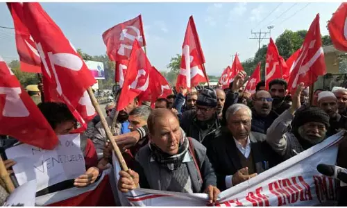 CPI(M) ने वेनेजुएला में अमेरिकी सैन्य कार्रवाई के खिलाफ प्रदर्शन किया CPI(M) ने वेनेजुएला में अमेरिकी सैन्य कार्रवाई के खिलाफ प्रदर्शन किया