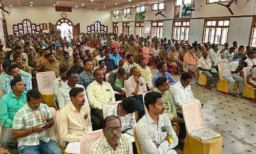 इलाज के लिए पैसे नहीं होने पर Civil सर्वेंट की मौत; फ्री इलाज की मांग इलाज के लिए पैसे नहीं होने पर Civil सर्वेंट की मौत; फ्री इलाज की मांग