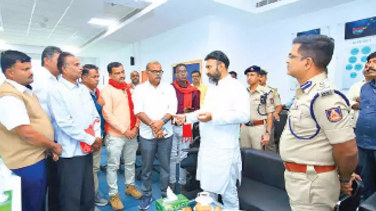 Karnataka: नए एयरपोर्ट पार्किंग नियमों का टैक्सी ड्राइवरों पर असर पड़ेगा Karnataka: नए एयरपोर्ट पार्किंग नियमों का टैक्सी ड्राइवरों पर असर पड़ेगा