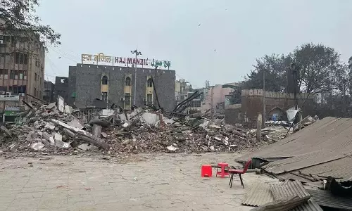 Delhi मस्जिद के पास तोड़फोड़ अभियान के दौरान झड़प में पांच पुलिस अधिकारी घायल Delhi मस्जिद के पास तोड़फोड़ अभियान के दौरान झड़प में पांच पुलिस अधिकारी घायल