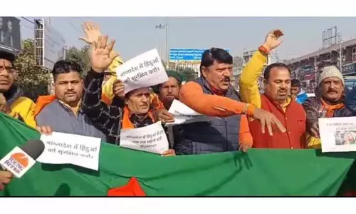 Shiv Sena ने विरोध प्रदर्शन किया, बांग्लादेश का झंडा जलाया