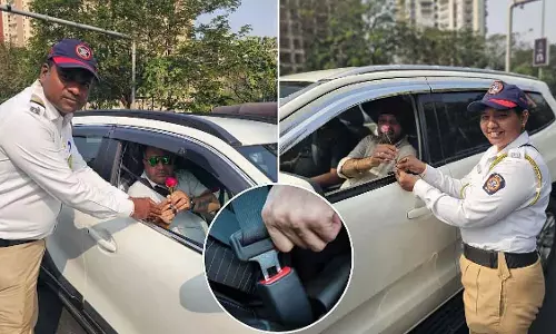 Navi Mumbai: सीवुड्स ट्रैफिक पुलिस ने अनोखी पहल शुरू की Navi Mumbai: सीवुड्स ट्रैफिक पुलिस ने अनोखी पहल शुरू की