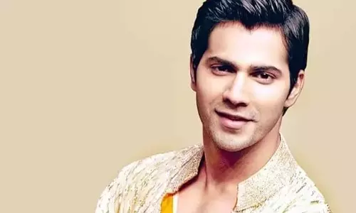 Varun Dhawan ने शरवरी के साथ लुका छुपी 2 की खबरों को खारिज किया Varun Dhawan ने शरवरी के साथ लुका छुपी 2 की खबरों को खारिज किया