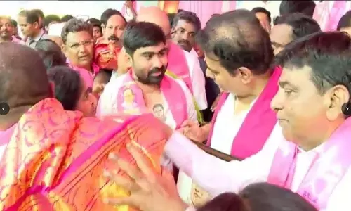 अनिल नायक अपने पसंदीदा नेता KTR से मिले