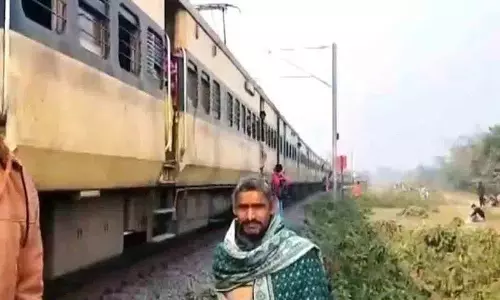 2.5 घंटे में 9 km की दूरी तय करने के लिए बिहार में ट्रेन लेट, यात्रियों ने किया विरोध प्रदर्शन