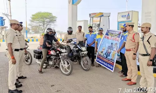 नलगोंडा डिस्ट्रिक्ट SC ने एक्सीडेंट कम करने के लिए नो हेलमेट, नो पेट्रोल प्रोग्राम शुरू किया