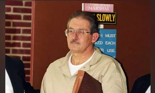 एल्ड्रिच एम्स: CIA का सबसे खतरनाक गद्दार और उसका चुपचाप किया गया धोखा एल्ड्रिच एम्स: CIA का सबसे खतरनाक गद्दार और उसका चुपचाप किया गया धोखा