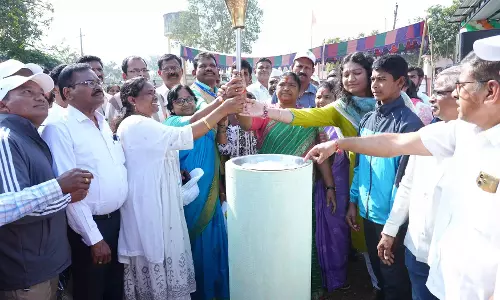 आदिवासी छात्रों के विकास के लिए समर्पित है सरकार: मंत्री Seethakka आदिवासी छात्रों के विकास के लिए समर्पित है सरकार: मंत्री Seethakka