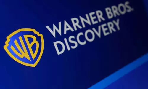Warner Bros ने पैरामाउंट की रिवाइज़्ड बिड को रिस्की लेवरेज्ड बायआउट बताकर खारिज कर दिया Warner Bros ने पैरामाउंट की रिवाइज़्ड बिड को रिस्की लेवरेज्ड बायआउट बताकर खारिज कर दिया