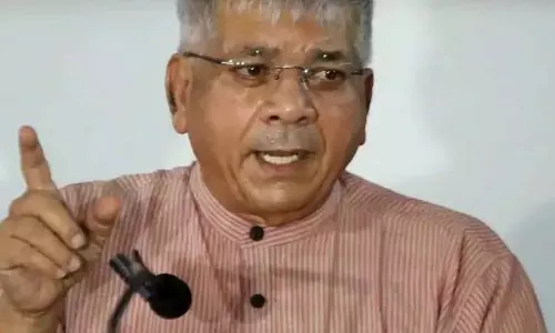 Adv. Prakash Ambedkar ने रूलिंग पार्टी पर विपक्षी एकता को रोकने का आरोप लगाया Adv. Prakash Ambedkar ने रूलिंग पार्टी पर विपक्षी एकता को रोकने का आरोप लगाया