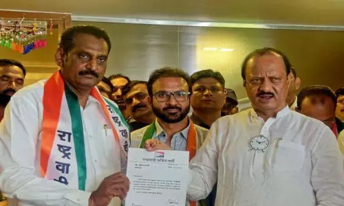 प्रदीप गरटकर BJP में शामिल हुए; संभाजी होलकर ने NCP की कमान संभाली पुणे