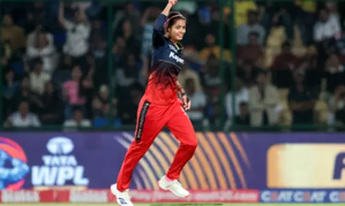 डब्ल्यूपीएल 2026: जब आरसीबी ने रिटेन किया, खुशी से रो पड़ी थीं श्रेयंका पाटिल डब्ल्यूपीएल 2026: जब आरसीबी ने रिटेन किया, खुशी से रो पड़ी थीं श्रेयंका पाटिल