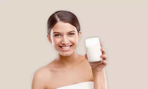 कच्चा दूध Skin और बालों के लिए बहुत अच्छा होता है, जानें कैसे इस्तेमाल करें कच्चा दूध Skin और बालों के लिए बहुत अच्छा होता है, जानें कैसे इस्तेमाल करें
