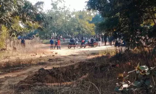 Patnagarh में दुकानदार फंदे से लटका मिला, परिवार ने हत्या का आरोप लगाया Patnagarh में दुकानदार फंदे से लटका मिला, परिवार ने हत्या का आरोप लगाया