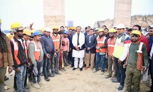 प्रयागराज में डिप्टी सीएम का सघन दौरा, निर्माणाधीन गंगा पुल का निरीक्षण किया