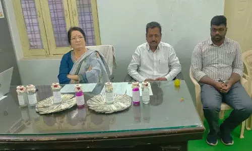 नंदीगामा मंडल के अधिकारियों को ACB ने 1 लाख रुपये की रिश्वत लेते हुए पकड़ा नंदीगामा मंडल के अधिकारियों को ACB ने 1 लाख रुपये की रिश्वत लेते हुए पकड़ा