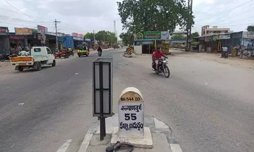 Anantapur: नेशनल हाईवे से हटाया गया मंदिर फिर वहीं स्थापित, तनाव बढ़ा