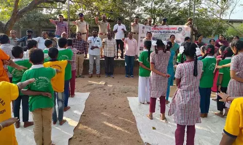 Penpahad SI ने स्कूल टॉक के दौरान सड़क सुरक्षा पर ज़ोर दिया