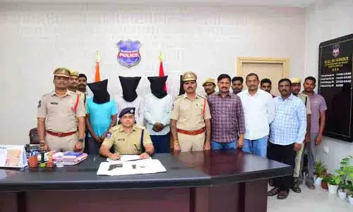 Sircilla पुलिस ने जबरन वसूली करने वाले गिरोह के चार सदस्यों को गिरफ्तार किया
