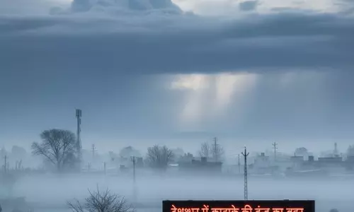 देशभर में कड़ाके की ठंड का कहर, घना कोहरा और बारिश का डबल अलर्ट