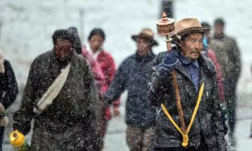 चीन का शिनजियांग और Tibet में अधिकार जताने का प्रयास चीन का शिनजियांग और Tibet में अधिकार जताने का प्रयास