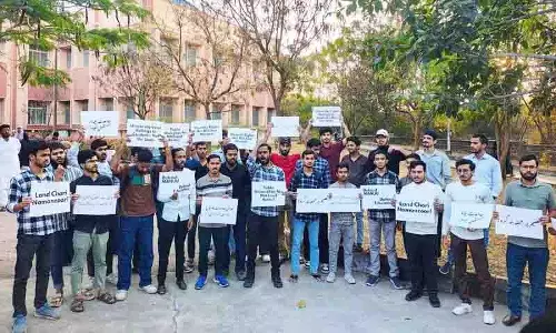 MANUU के छात्रों ने तेलंगाना सरकार की ज़मीन वापस लेने की योजना का विरोध किया