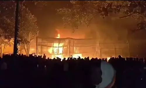 फल मंडी में आग का तांडव, 1.5 KM दूर से देखी जा रही लपटें