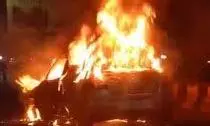 Bihar : बाइक से टकराते ही कार में लगी आग मची अफरा तफरी Bihar : बाइक से टकराते ही कार में लगी आग मची अफरा तफरी