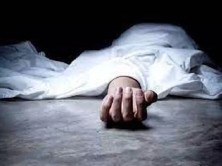 मौत की असलियत जानने पुलिस ने रुकवाया अंतिम संस्कार, लड़के-लड़की के शव को PM के लिए भेजा मौत की असलियत जानने पुलिस ने रुकवाया अंतिम संस्कार, लड़के-लड़की के शव को PM के लिए भेजा