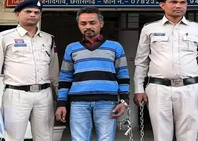 बस कंडक्टर गिरफ्तार, छेड़ता था कॉलेज छात्राओं को बस कंडक्टर गिरफ्तार, छेड़ता था कॉलेज छात्राओं को