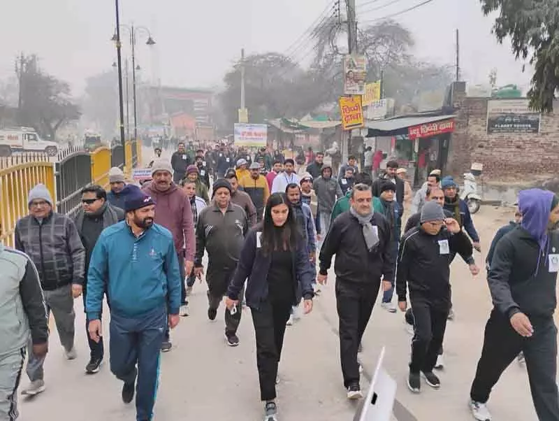 Narnaul के न्यायिक अधिकारियों ने नशा मुक्त समाज के लिए वॉकथॉन में भाग लिया Narnaul के न्यायिक अधिकारियों ने नशा मुक्त समाज के लिए वॉकथॉन में भाग लिया