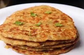 Lauki Aloo Paratha: तैयार करें गरमा-गरम लौकी आलू पराठा Lauki Aloo Paratha: तैयार करें गरमा-गरम लौकी आलू पराठा