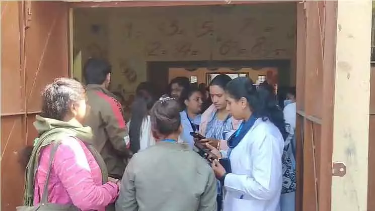 Indore : भारत सरकार के बड़े अधिकारियों ने इलाके का दौरा किया Indore : भारत सरकार के बड़े अधिकारियों ने इलाके का दौरा किया
