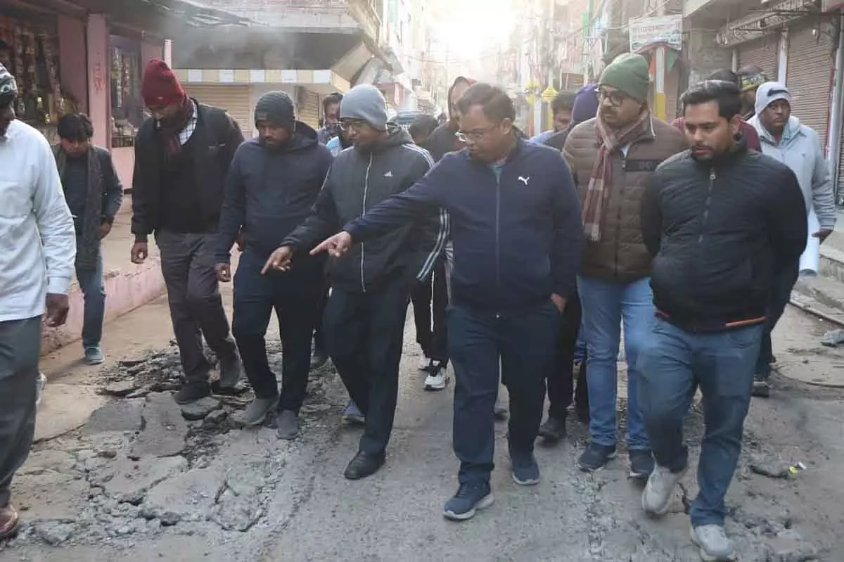 Indore : लाइन लीकेज की मरम्मत, भागीरथपुरा में टैंकरों से पानी की सप्लाई जारी Indore : लाइन लीकेज की मरम्मत, भागीरथपुरा में टैंकरों से पानी की सप्लाई जारी