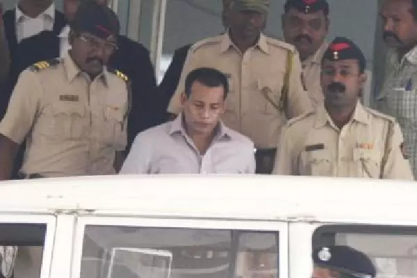 अंडरवर्ल्ड डॉन अबू सलेम की याचिका, भाई की मौत के बाद पैरोल की गुहार अंडरवर्ल्ड डॉन अबू सलेम की याचिका, भाई की मौत के बाद पैरोल की गुहार
