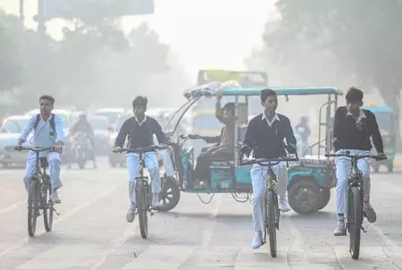 घने कोहरे और कड़ाके की ठंड के चलते गौतमबुद्धनगर में नर्सरी से कक्षा 8 तक के स्कूल 10 जनवरी तक बंद घने कोहरे और कड़ाके की ठंड के चलते गौतमबुद्धनगर में नर्सरी से कक्षा 8 तक के स्कूल 10 जनवरी तक बंद