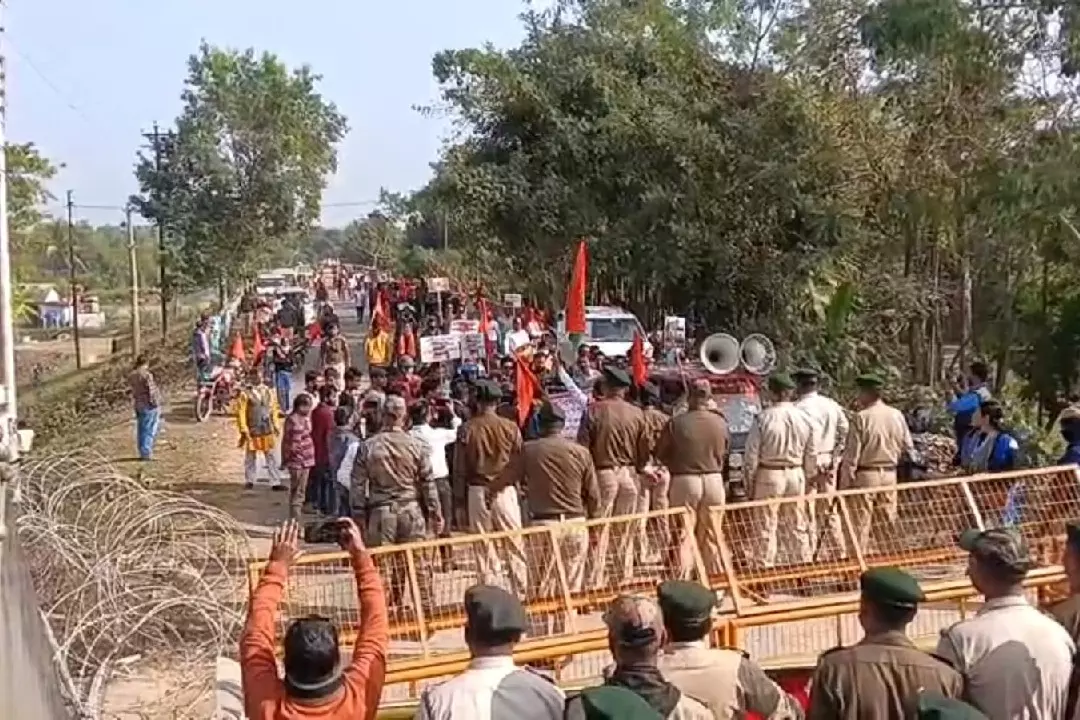 VHP ने केंद्र से कहा, बांग्लादेश के साथ बॉर्डर ट्रेड रोका जाए VHP ने केंद्र से कहा, बांग्लादेश के साथ बॉर्डर ट्रेड रोका जाए