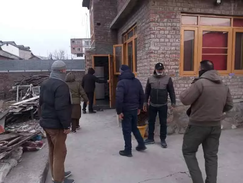 साइबर टेरर जांच के लिए CIK ने Kashmir में कई जगहों पर छापे मारे साइबर टेरर जांच के लिए CIK ने Kashmir में कई जगहों पर छापे मारे