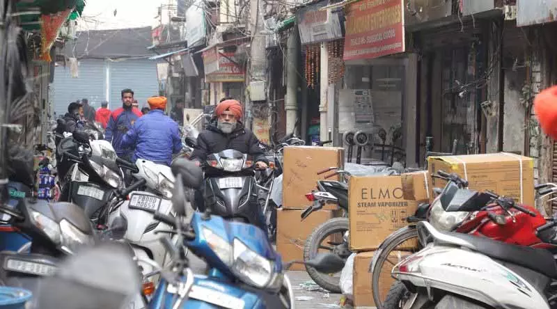 कंजेशन की समस्या, केमिस्टों को Dilkusha Market तक पहुंचने में मुश्किल हो रही कंजेशन की समस्या, केमिस्टों को Dilkusha Market तक पहुंचने में मुश्किल हो रही