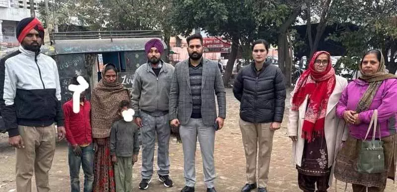Nawanshahr में दो बाल भिखारियों को बचाया गया Nawanshahr में दो बाल भिखारियों को बचाया गया