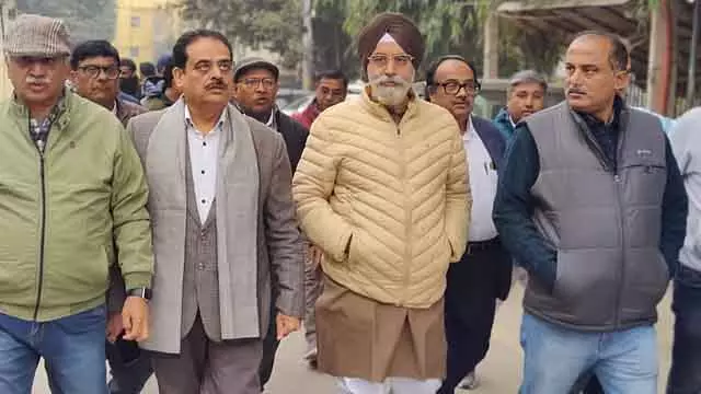 Delhi के मेयर ने केशवपुरम में नागरिक सुविधाओं का निरीक्षण किया Delhi के मेयर ने केशवपुरम में नागरिक सुविधाओं का निरीक्षण किया