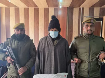 J&K: पुलवामा में 4.5 किलो चरस जब्त, एक आरोपी गिरफ्तार J&K: पुलवामा में 4.5 किलो चरस जब्त, एक आरोपी गिरफ्तार