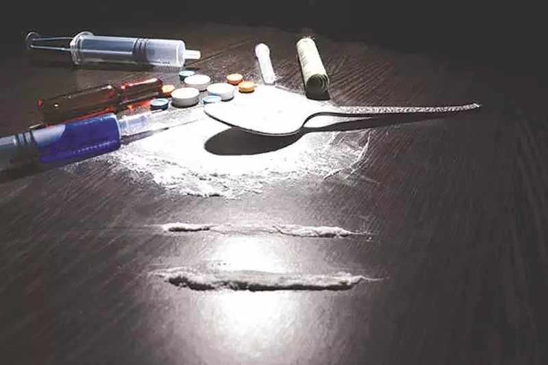 Shahkot में 35 नशीली गोलियां जब्त, एक गिरफ्तार Shahkot में 35 नशीली गोलियां जब्त, एक गिरफ्तार
