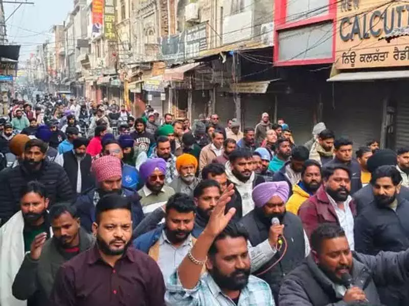 Kapurthala में वाल्मीकि नेताओं ने AAP नेता के खिलाफ कार्रवाई की मांग की, बंद का ऐलान Kapurthala में वाल्मीकि नेताओं ने AAP नेता के खिलाफ कार्रवाई की मांग की, बंद का ऐलान