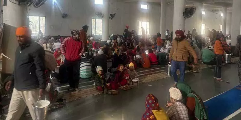 Sahnewal के ऐतिहासिक गुरुद्वारे में श्रद्धालुओं की भीड़ उमड़ी Sahnewal के ऐतिहासिक गुरुद्वारे में श्रद्धालुओं की भीड़ उमड़ी