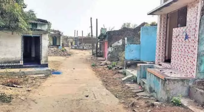 भूतिया गांव पोडम्पेट्टा समुद्र में डूबने का इंतज़ार कर रहा भूतिया गांव पोडम्पेट्टा समुद्र में डूबने का इंतज़ार कर रहा