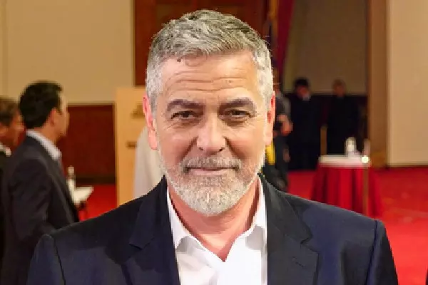 George Clooney ने 11 साल की उम्र में अपने पहले किस को याद किया George Clooney ने 11 साल की उम्र में अपने पहले किस को याद किया