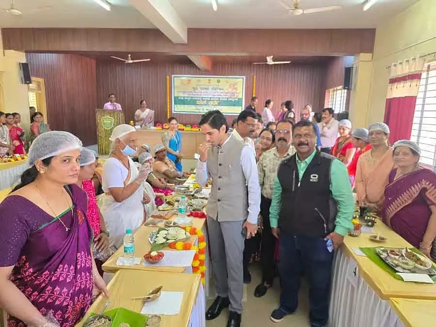 Belgaum : अनाज और भूली-बिसरी डिशेज़ की डिस्ट्रिक्ट लेवल कुकिंग कॉम्पिटिशन Belgaum : अनाज और भूली-बिसरी डिशेज़ की डिस्ट्रिक्ट लेवल कुकिंग कॉम्पिटिशन